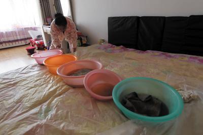 南县楼上漏水，住户失联，小区没物管，业主维权难！律师来支招……